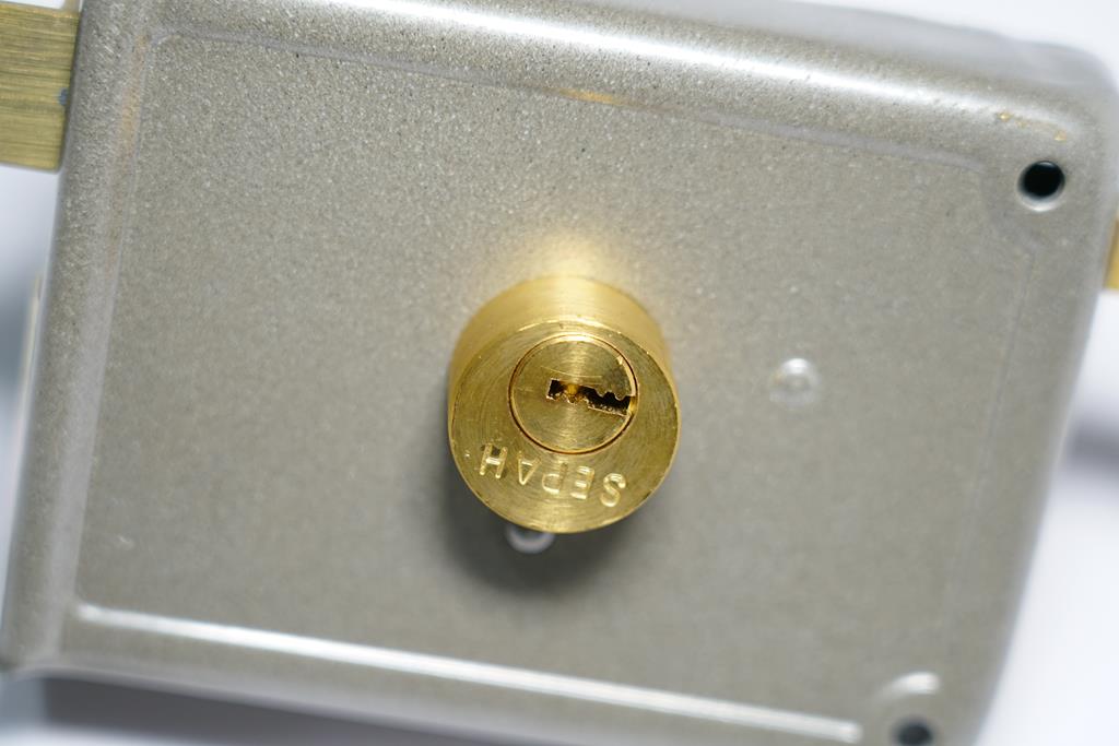 قفل در حیاطی کلید کامپیوتری